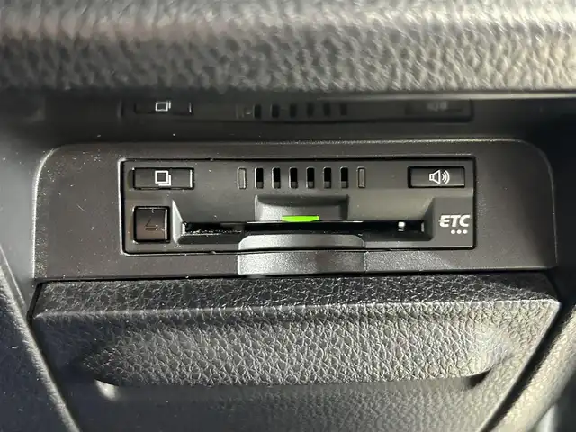 トヨタ ヴォクシー ZS 煌Ⅱ 大阪府 2019(令1)年 2.4万km ブラック 純正9incナビ(フルセグ/DVD再生/Bluetooth) バックカメラ 後席モニター ETC 両側パワースライドドア 衝突軽減 クルコン クリアランスソナー トヨタセーフティセンス ドラレコ