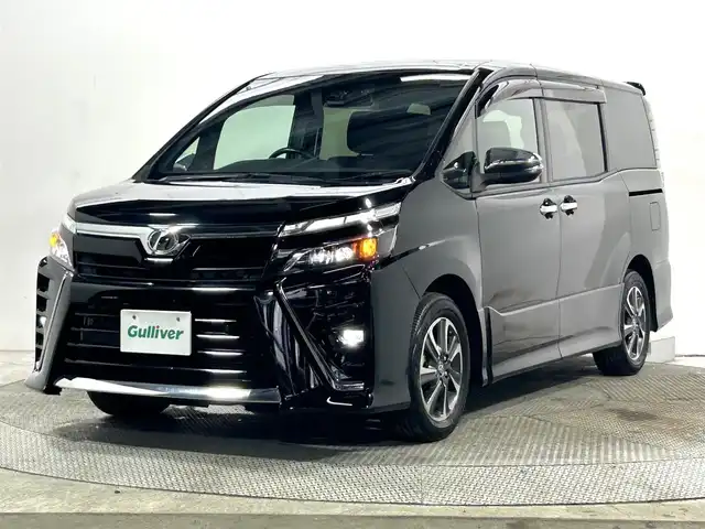 トヨタ ヴォクシー ZS 煌Ⅱ 大阪府 2019(令1)年 2.4万km ブラック 純正9incナビ(フルセグ/DVD再生/Bluetooth) バックカメラ 後席モニター ETC 両側パワースライドドア 衝突軽減 クルコン クリアランスソナー トヨタセーフティセンス ドラレコ