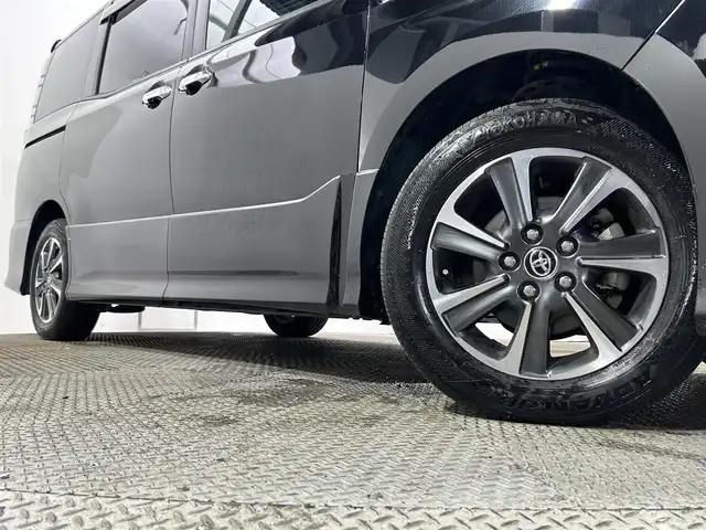 トヨタ ヴォクシー ZS 煌Ⅱ 大阪府 2019(令1)年 2.4万km ブラック 純正9incナビ(フルセグ/DVD再生/Bluetooth) バックカメラ 後席モニター ETC 両側パワースライドドア 衝突軽減 クルコン クリアランスソナー トヨタセーフティセンス ドラレコ