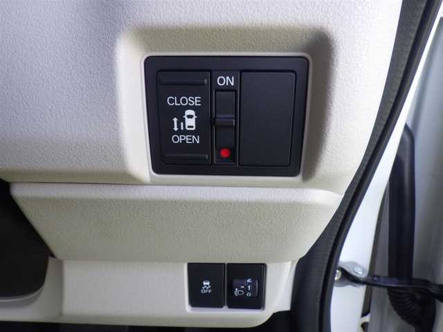 ホンダ Ｎ ＢＯＸ 千葉県 2024(令6)年 0.8万km プラチナホワイトパール ホンダセンシング/・衝突軽減ブレーキ（CMBS）/・車線維持支援システム（LKAS）/・アダプティブクルーズコントロール（ACC）/・後方誤発進抑制機能/・誤発進抑制機能/左パワースライドドア/右イージークローザードア/ディスプレイオーディオ/【Apple CarPlay　Android Auto対応】/【Bluetooth接続】/バックカメラ/前席シートヒーター/ETC/LEDヘッドライト/ウインカーミラー/コーナーセンサー/サイド/カーテンエアバッグ/Honda スマートキー