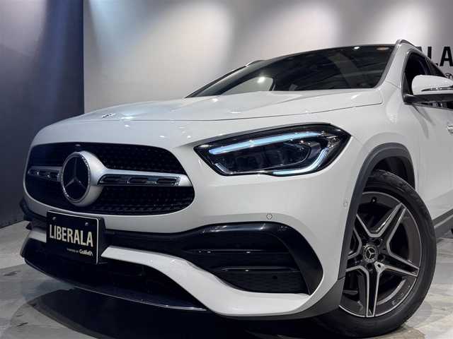 メルセデス・ベンツ ＧＬＡ２００ｄ 4マチック AMGライン 道央・札幌 2021(令3)年 2.3万km デジタルホワイト AMGライン/・AMGスタイリングパッケージ/（フロントスポイラー、サイド＆リアスカート）/・Mercedes-Benzロゴ付きブレーキキャリパー（フロント）/・ステンレスアクセル＆ブレーキペダル（ラバースタッド付）/・本革巻マルチファンクションスポーツステアリング（パドルシフト付）/・レザーDINAMICAシート（レッドステッチ入）/・カーボン調インテリアトリム/・スポーツコンフォートサスペンション/・１９インチAMG５スポークアルミホイール/・マルチビームLEDヘッドライト/・アダプティブハイビームアシスト・プラス/・アンビエントライト（６４色）/・ダイレクトステアリング/パノラミックスライディングルーフ/レーダーセーフティpkg/・アクティブディスタンスアシスト・ディストロニック/・アクティブブレーキアシスト/・緊急回避補助システム/・渋滞時緊急ブレーキ機能/・アクティブブラインドスポットアシスト/・アクティブレーンキーピングアシスト/メモリー付フルパワーシート（D/N）/シートヒーター（前席）/３６０度カメラ/キーレスゴー/オートライト/レインセンサー/・保証書、取扱説明書（有）/・スペアキー×１