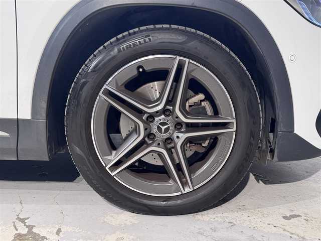 メルセデス・ベンツ ＧＬＡ２００ｄ 4マチック AMGライン 道央・札幌 2021(令3)年 2.3万km デジタルホワイト AMGライン/・AMGスタイリングパッケージ/（フロントスポイラー、サイド＆リアスカート）/・Mercedes-Benzロゴ付きブレーキキャリパー（フロント）/・ステンレスアクセル＆ブレーキペダル（ラバースタッド付）/・本革巻マルチファンクションスポーツステアリング（パドルシフト付）/・レザーDINAMICAシート（レッドステッチ入）/・カーボン調インテリアトリム/・スポーツコンフォートサスペンション/・１９インチAMG５スポークアルミホイール/・マルチビームLEDヘッドライト/・アダプティブハイビームアシスト・プラス/・アンビエントライト（６４色）/・ダイレクトステアリング/パノラミックスライディングルーフ/レーダーセーフティpkg/・アクティブディスタンスアシスト・ディストロニック/・アクティブブレーキアシスト/・緊急回避補助システム/・渋滞時緊急ブレーキ機能/・アクティブブラインドスポットアシスト/・アクティブレーンキーピングアシスト/メモリー付フルパワーシート（D/N）/シートヒーター（前席）/３６０度カメラ/キーレスゴー/オートライト/レインセンサー/・保証書、取扱説明書（有）/・スペアキー×１