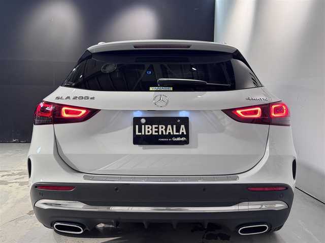 メルセデス・ベンツ ＧＬＡ２００ｄ 4マチック AMGライン 道央・札幌 2021(令3)年 2.3万km デジタルホワイト AMGライン/・AMGスタイリングパッケージ/（フロントスポイラー、サイド＆リアスカート）/・Mercedes-Benzロゴ付きブレーキキャリパー（フロント）/・ステンレスアクセル＆ブレーキペダル（ラバースタッド付）/・本革巻マルチファンクションスポーツステアリング（パドルシフト付）/・レザーDINAMICAシート（レッドステッチ入）/・カーボン調インテリアトリム/・スポーツコンフォートサスペンション/・１９インチAMG５スポークアルミホイール/・マルチビームLEDヘッドライト/・アダプティブハイビームアシスト・プラス/・アンビエントライト（６４色）/・ダイレクトステアリング/パノラミックスライディングルーフ/レーダーセーフティpkg/・アクティブディスタンスアシスト・ディストロニック/・アクティブブレーキアシスト/・緊急回避補助システム/・渋滞時緊急ブレーキ機能/・アクティブブラインドスポットアシスト/・アクティブレーンキーピングアシスト/メモリー付フルパワーシート（D/N）/シートヒーター（前席）/３６０度カメラ/キーレスゴー/オートライト/レインセンサー/・保証書、取扱説明書（有）/・スペアキー×１