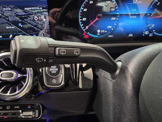 メルセデス・ベンツ ＧＬＡ２００ｄ 4マチック AMGライン 道央・札幌 2021(令3)年 2.3万km デジタルホワイト AMGライン/・AMGスタイリングパッケージ/（フロントスポイラー、サイド＆リアスカート）/・Mercedes-Benzロゴ付きブレーキキャリパー（フロント）/・ステンレスアクセル＆ブレーキペダル（ラバースタッド付）/・本革巻マルチファンクションスポーツステアリング（パドルシフト付）/・レザーDINAMICAシート（レッドステッチ入）/・カーボン調インテリアトリム/・スポーツコンフォートサスペンション/・１９インチAMG５スポークアルミホイール/・マルチビームLEDヘッドライト/・アダプティブハイビームアシスト・プラス/・アンビエントライト（６４色）/・ダイレクトステアリング/パノラミックスライディングルーフ/レーダーセーフティpkg/・アクティブディスタンスアシスト・ディストロニック/・アクティブブレーキアシスト/・緊急回避補助システム/・渋滞時緊急ブレーキ機能/・アクティブブラインドスポットアシスト/・アクティブレーンキーピングアシスト/メモリー付フルパワーシート（D/N）/シートヒーター（前席）/３６０度カメラ/キーレスゴー/オートライト/レインセンサー/・保証書、取扱説明書（有）/・スペアキー×１