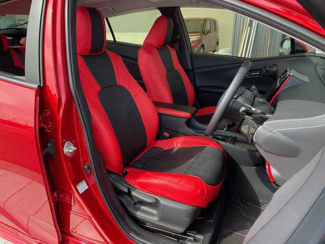 トヨタ プリウス S ツーリングセレクション 愛知県 2021(令3)年 1.7万km エモーショナルレッドⅡ プリクラッシュセーフティー/純正9型ナビ ＳＤカードなし/全方位カメラ/レーダークルーズコントロール/シートヒーター/フルセグ/CD DVD/Bluetooth/バックカメラ/コーナーセンサー/アルミホイール/ステアリングヒーター/オートマチックハイビーム/ETC/ステアリングスイッチ/スマートキー/プッシュスタート