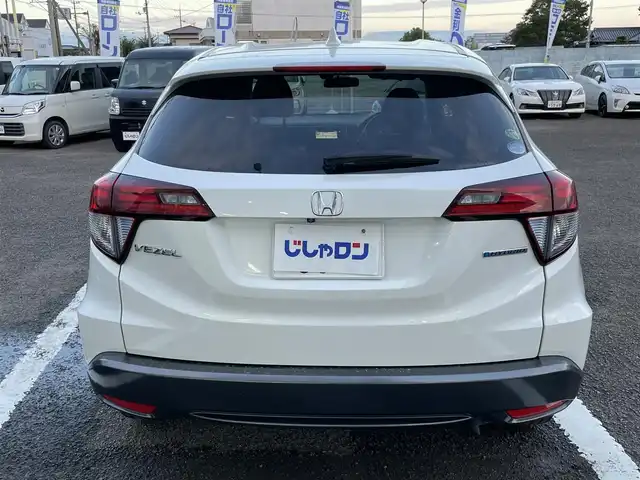 ホンダ ヴェゼル ハイブリッド X 徳島県 2015(平27)年 11.3万km ホワイトオーキッドパール ”(株)IDOMが運営する【じしゃロン徳島店】の自社ローン専用車両になりますこちらは現金またはオートローンご利用時の価格です。/自社ローンご希望の方は別途その旨お申付け下さい”										/										/純正ナビゲーション/（フルセグ/CD/BT)　/バックカメラ　/ＬＥＤオートヘッドライト　/フォグランプ　/ETC/クルーズコントロール　/トラクションコントロール/パドルシフト　/革巻きステアリング/ステアリングリモコン/プッシュスタート　/スマートキー/スペアキー　/純正16インチアルミホイール　/電気式パーキングブレーキ/オートホールド/電動格納ミラー/室内ＬＥＤランプ/カーテンエアバック/純正フロアマット/サイドバイザー