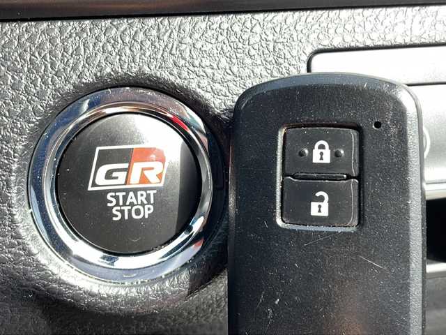 トヨタ ハリアー エレガンス GRスポーツ 山口県 2020(令2)年 3.8万km ホワイトパールクリスタルシャイン ワンオーナー/純正9インチナビ/・フルセグテレビ/・Bluetooth/・AM/FM/CD/DVD/バックカメラ/ETC/ドライブレコーダー/トヨタセーフティセンス/・プリクラッシュセーフティ/・レーンディパーチャーアラート/・オートマチックハイビーム/・レーダークルーズコントロール/D席パワーシート/純正LEDヘッドライト/スマートキー/スペアキー/純正フロアマット/サイドバイザー/アイドリングストップ/純正19インチAW