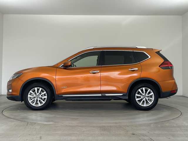 日産 エクストレイル ハイブリッド 20X エマージェンシーブレーキ 兵庫県 2017(平29)年 11.7万km プレミアムコロナオレンジ ・サンルーフ/・プロパイロット/・エマージェンシーブレーキ/・後側方車両検知警報/・ふらつき警報/・進入禁止警報/・フロント、リアソナー/・移動物検知機能/・BSM/・メーカーオプションナビ/・フルセグ＆BT＆USB＆DVD/・アラウンドビューモニター/・デジタルインナーミラー/・ステアリングリモコン/・電子パーキング/・オートホールド/・ミラーヒーター/・パワーバックドア/・スマートキー/・プッシュスタート/・フロアマット/・LEDライト/・純正17インチアルミホイール/・ルーフレール