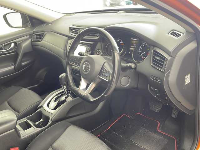 日産 エクストレイル ハイブリッド 20X エマージェンシーブレーキ 兵庫県 2017(平29)年 11.7万km プレミアムコロナオレンジ ・サンルーフ/・プロパイロット/・エマージェンシーブレーキ/・後側方車両検知警報/・ふらつき警報/・進入禁止警報/・フロント、リアソナー/・移動物検知機能/・BSM/・メーカーオプションナビ/・フルセグ＆BT＆USB＆DVD/・アラウンドビューモニター/・デジタルインナーミラー/・ステアリングリモコン/・電子パーキング/・オートホールド/・ミラーヒーター/・パワーバックドア/・スマートキー/・プッシュスタート/・フロアマット/・LEDライト/・純正17インチアルミホイール/・ルーフレール