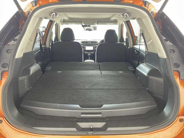 日産 エクストレイル ハイブリッド 20X エマージェンシーブレーキ 兵庫県 2017(平29)年 11.7万km プレミアムコロナオレンジ ・サンルーフ/・プロパイロット/・エマージェンシーブレーキ/・後側方車両検知警報/・ふらつき警報/・進入禁止警報/・フロント、リアソナー/・移動物検知機能/・BSM/・メーカーオプションナビ/・フルセグ＆BT＆USB＆DVD/・アラウンドビューモニター/・デジタルインナーミラー/・ステアリングリモコン/・電子パーキング/・オートホールド/・ミラーヒーター/・パワーバックドア/・スマートキー/・プッシュスタート/・フロアマット/・LEDライト/・純正17インチアルミホイール/・ルーフレール