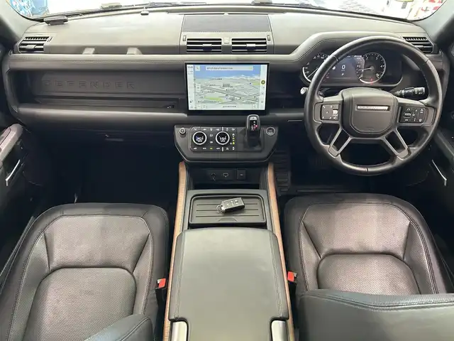 ランドローバー ランドローバー ディフェンダー 110X 宮城県 2022(令4)年 6万km グレー ４WD/サンルーフ/エアサスパック/・電子エアサスペンション/ファミリーパック/・３列シート/・プレミアムエアコンディショナー/・エアクオリティセンサー/コンフォート＆コンビニエンスパック/・急冷クーラーボックス/・ワイヤレスデバイスチャージング/ブラインドスポットアシスト/純正１１インチナビ/・TV/Bluetooth/HDMI/・全方位カメラ/・MERIDIANサウンド/・ALPINE後席モニター２台/・純正ドライブレコーダー/・ETC2.0/デジタルインナーミラー/ヘッドアップディスプレイ/電子パーキング/・オートホールド/アイドリングストップ/ブラックレザーシート/・エアシート（運転席/助手席）/・シートヒーター（運転席/助手席）/・パワーシート（運転席/助手席）/・シートメモリー（運転席/助手席）/プレミアムインテリアアップグレード/プッシュスタート/・スマートキー/LEDヘッドライト/・オートライト/・フォグランプ/背面タイヤ/ルーフレール/純正フロアマット/純正２１インチアルミホイール