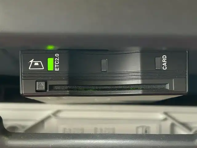 ランドローバー ランドローバー ディフェンダー 110X 宮城県 2022(令4)年 6万km グレー ４WD/サンルーフ/エアサスパック/・電子エアサスペンション/ファミリーパック/・３列シート/・プレミアムエアコンディショナー/・エアクオリティセンサー/コンフォート＆コンビニエンスパック/・急冷クーラーボックス/・ワイヤレスデバイスチャージング/ブラインドスポットアシスト/純正１１インチナビ/・TV/Bluetooth/HDMI/・全方位カメラ/・MERIDIANサウンド/・ALPINE後席モニター２台/・純正ドライブレコーダー/・ETC2.0/デジタルインナーミラー/ヘッドアップディスプレイ/電子パーキング/・オートホールド/アイドリングストップ/ブラックレザーシート/・エアシート（運転席/助手席）/・シートヒーター（運転席/助手席）/・パワーシート（運転席/助手席）/・シートメモリー（運転席/助手席）/プレミアムインテリアアップグレード/プッシュスタート/・スマートキー/LEDヘッドライト/・オートライト/・フォグランプ/背面タイヤ/ルーフレール/純正フロアマット/純正２１インチアルミホイール