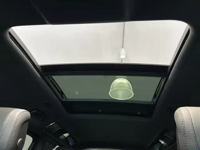 ランドローバー ランドローバー ディフェンダー 110X 宮城県 2022(令4)年 6万km グレー ４WD/サンルーフ/エアサスパック/・電子エアサスペンション/ファミリーパック/・３列シート/・プレミアムエアコンディショナー/・エアクオリティセンサー/コンフォート＆コンビニエンスパック/・急冷クーラーボックス/・ワイヤレスデバイスチャージング/ブラインドスポットアシスト/純正１１インチナビ/・TV/Bluetooth/HDMI/・全方位カメラ/・MERIDIANサウンド/・ALPINE後席モニター２台/・純正ドライブレコーダー/・ETC2.0/デジタルインナーミラー/ヘッドアップディスプレイ/電子パーキング/・オートホールド/アイドリングストップ/ブラックレザーシート/・エアシート（運転席/助手席）/・シートヒーター（運転席/助手席）/・パワーシート（運転席/助手席）/・シートメモリー（運転席/助手席）/プレミアムインテリアアップグレード/プッシュスタート/・スマートキー/LEDヘッドライト/・オートライト/・フォグランプ/背面タイヤ/ルーフレール/純正フロアマット/純正２１インチアルミホイール