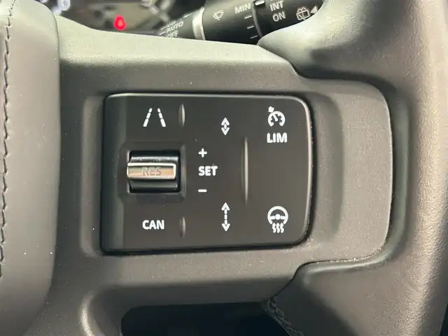 ランドローバー ランドローバー ディフェンダー 110X 宮城県 2022(令4)年 6万km グレー ４WD/サンルーフ/エアサスパック/・電子エアサスペンション/ファミリーパック/・３列シート/・プレミアムエアコンディショナー/・エアクオリティセンサー/コンフォート＆コンビニエンスパック/・急冷クーラーボックス/・ワイヤレスデバイスチャージング/ブラインドスポットアシスト/純正１１インチナビ/・TV/Bluetooth/HDMI/・全方位カメラ/・MERIDIANサウンド/・ALPINE後席モニター２台/・純正ドライブレコーダー/・ETC2.0/デジタルインナーミラー/ヘッドアップディスプレイ/電子パーキング/・オートホールド/アイドリングストップ/ブラックレザーシート/・エアシート（運転席/助手席）/・シートヒーター（運転席/助手席）/・パワーシート（運転席/助手席）/・シートメモリー（運転席/助手席）/プレミアムインテリアアップグレード/プッシュスタート/・スマートキー/LEDヘッドライト/・オートライト/・フォグランプ/背面タイヤ/ルーフレール/純正フロアマット/純正２１インチアルミホイール