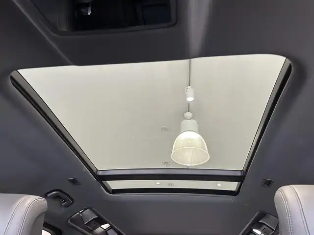 ランドローバー ランドローバー ディフェンダー 110X 宮城県 2022(令4)年 6万km グレー ４WD/サンルーフ/エアサスパック/・電子エアサスペンション/ファミリーパック/・３列シート/・プレミアムエアコンディショナー/・エアクオリティセンサー/コンフォート＆コンビニエンスパック/・急冷クーラーボックス/・ワイヤレスデバイスチャージング/ブラインドスポットアシスト/純正１１インチナビ/・TV/Bluetooth/HDMI/・全方位カメラ/・MERIDIANサウンド/・ALPINE後席モニター２台/・純正ドライブレコーダー/・ETC2.0/デジタルインナーミラー/ヘッドアップディスプレイ/電子パーキング/・オートホールド/アイドリングストップ/ブラックレザーシート/・エアシート（運転席/助手席）/・シートヒーター（運転席/助手席）/・パワーシート（運転席/助手席）/・シートメモリー（運転席/助手席）/プレミアムインテリアアップグレード/プッシュスタート/・スマートキー/LEDヘッドライト/・オートライト/・フォグランプ/背面タイヤ/ルーフレール/純正フロアマット/純正２１インチアルミホイール