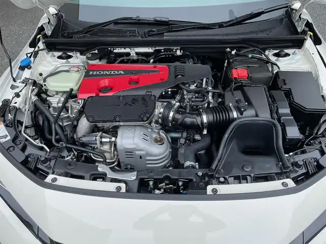 ホンダ シビック タイプR 神奈川県 2025(令7)年 0.1千km チャンピオンシップホワイト ワンオーナー/純正メモリーナビ・地デジTV/バックモニター/純正19インチAW/ブレンボブレーキ/LEDヘッドライト/ホンダセンシング/レーダークルーズコントロール/衝突軽減ブレーキ/LKA/BSM/純正USB/BT再生/ビルトインETC2.0/純正ゴムマット(前のみ)/プッシュスタート/スマートキー×2/保証書・取説あり