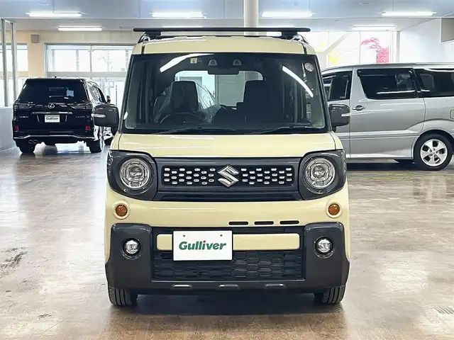 スズキ スペーシア ギア HYBRID XZターボ 道央・札幌 2023(令5)年 1.4万km シフォンアイボリーM ワンオーナー/4WDターボ/衝突軽減ブレーキ/純正14インチAW/ルーフキャリアベース（THULE製）/レーンキープアシスト/横滑り防止/アイドリングストップ/クリアランスソナー/両側パワースライドドア/ヘッドアップディスプレイ/レーダークルーズコントロール/パドルシフト/ディスプレイオーディオ/Bluetooth/CD/DVD/AUX/USB/バックカメラ/ビルトインETC/ドライブレコーダー（前方のみ）/LEDヘッドライト/フォグランプ/スマートキー×2/USBポート×2/シートヒーター（D/N）/サーキュレーター/社外AW付スタッドレスセット積込み/　155/65/14　2022年製6mm/保証書/取扱説明書