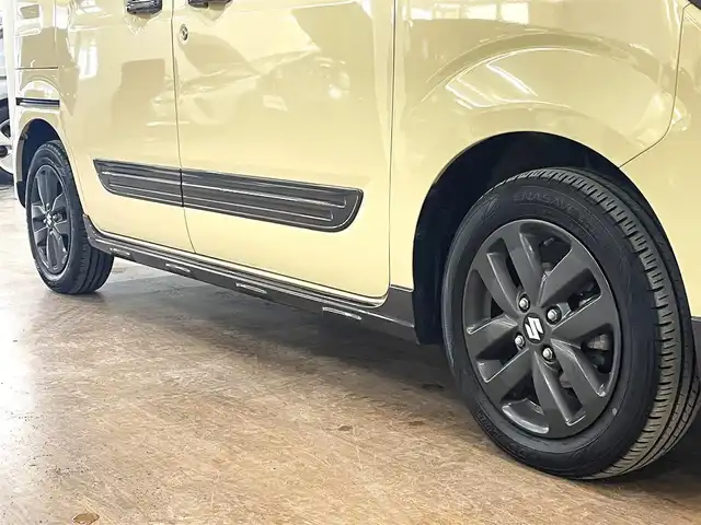 スズキ スペーシア ギア HYBRID XZターボ 道央・札幌 2023(令5)年 1.4万km シフォンアイボリーM ワンオーナー/4WDターボ/衝突軽減ブレーキ/純正14インチAW/ルーフキャリアベース（THULE製）/レーンキープアシスト/横滑り防止/アイドリングストップ/クリアランスソナー/両側パワースライドドア/ヘッドアップディスプレイ/レーダークルーズコントロール/パドルシフト/ディスプレイオーディオ/Bluetooth/CD/DVD/AUX/USB/バックカメラ/ビルトインETC/ドライブレコーダー（前方のみ）/LEDヘッドライト/フォグランプ/スマートキー×2/USBポート×2/シートヒーター（D/N）/サーキュレーター/社外AW付スタッドレスセット積込み/　155/65/14　2022年製6mm/保証書/取扱説明書