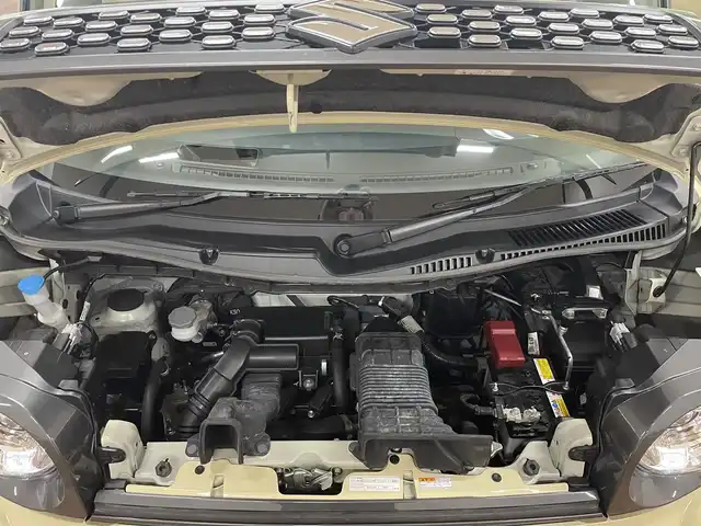 スズキ スペーシア ギア HYBRID XZターボ 道央・札幌 2023(令5)年 1.4万km シフォンアイボリーM ワンオーナー/4WDターボ/衝突軽減ブレーキ/純正14インチAW/ルーフキャリアベース（THULE製）/レーンキープアシスト/横滑り防止/アイドリングストップ/クリアランスソナー/両側パワースライドドア/ヘッドアップディスプレイ/レーダークルーズコントロール/パドルシフト/ディスプレイオーディオ/Bluetooth/CD/DVD/AUX/USB/バックカメラ/ビルトインETC/ドライブレコーダー（前方のみ）/LEDヘッドライト/フォグランプ/スマートキー×2/USBポート×2/シートヒーター（D/N）/サーキュレーター/社外AW付スタッドレスセット積込み/　155/65/14　2022年製6mm/保証書/取扱説明書