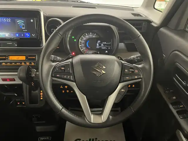 スズキ スペーシア ギア HYBRID XZターボ 道央・札幌 2023(令5)年 1.4万km シフォンアイボリーM ワンオーナー/4WDターボ/衝突軽減ブレーキ/純正14インチAW/ルーフキャリアベース（THULE製）/レーンキープアシスト/横滑り防止/アイドリングストップ/クリアランスソナー/両側パワースライドドア/ヘッドアップディスプレイ/レーダークルーズコントロール/パドルシフト/ディスプレイオーディオ/Bluetooth/CD/DVD/AUX/USB/バックカメラ/ビルトインETC/ドライブレコーダー（前方のみ）/LEDヘッドライト/フォグランプ/スマートキー×2/USBポート×2/シートヒーター（D/N）/サーキュレーター/社外AW付スタッドレスセット積込み/　155/65/14　2022年製6mm/保証書/取扱説明書