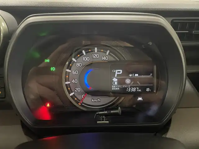 スズキ スペーシア ギア HYBRID XZターボ 道央・札幌 2023(令5)年 1.4万km シフォンアイボリーM ワンオーナー/4WDターボ/衝突軽減ブレーキ/純正14インチAW/ルーフキャリアベース（THULE製）/レーンキープアシスト/横滑り防止/アイドリングストップ/クリアランスソナー/両側パワースライドドア/ヘッドアップディスプレイ/レーダークルーズコントロール/パドルシフト/ディスプレイオーディオ/Bluetooth/CD/DVD/AUX/USB/バックカメラ/ビルトインETC/ドライブレコーダー（前方のみ）/LEDヘッドライト/フォグランプ/スマートキー×2/USBポート×2/シートヒーター（D/N）/サーキュレーター/社外AW付スタッドレスセット積込み/　155/65/14　2022年製6mm/保証書/取扱説明書