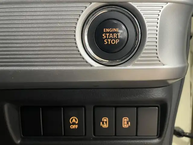 スズキ スペーシア ギア HYBRID XZターボ 道央・札幌 2023(令5)年 1.4万km シフォンアイボリーM ワンオーナー/4WDターボ/衝突軽減ブレーキ/純正14インチAW/ルーフキャリアベース（THULE製）/レーンキープアシスト/横滑り防止/アイドリングストップ/クリアランスソナー/両側パワースライドドア/ヘッドアップディスプレイ/レーダークルーズコントロール/パドルシフト/ディスプレイオーディオ/Bluetooth/CD/DVD/AUX/USB/バックカメラ/ビルトインETC/ドライブレコーダー（前方のみ）/LEDヘッドライト/フォグランプ/スマートキー×2/USBポート×2/シートヒーター（D/N）/サーキュレーター/社外AW付スタッドレスセット積込み/　155/65/14　2022年製6mm/保証書/取扱説明書