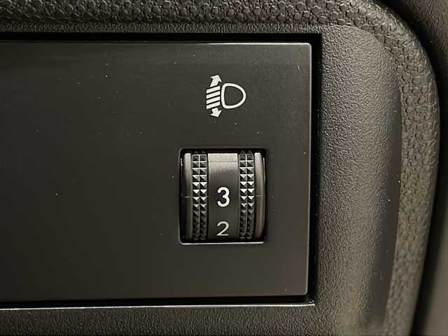 マツダ デミオ 13C－V スマートEDⅡ 熊本県 2013(平25)年 5.1万km クリスタルホワイトパールマイカ 純正ナビ(Bluetooth/CD・DVD/TV/MSV)/純正フロアマット/リモコンキー/AC/ハロゲンヘッドランプ/ダブルエアバッグ/スペアキー/盗難防止装置/取扱説明書/ホイールキャップ