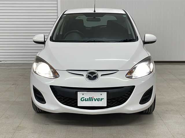 マツダ デミオ 13C－V スマートEDⅡ 熊本県 2013(平25)年 5.1万km クリスタルホワイトパールマイカ 純正ナビ(Bluetooth/CD・DVD/TV/MSV)/純正フロアマット/リモコンキー/AC/ハロゲンヘッドランプ/ダブルエアバッグ/スペアキー/盗難防止装置/取扱説明書/ホイールキャップ