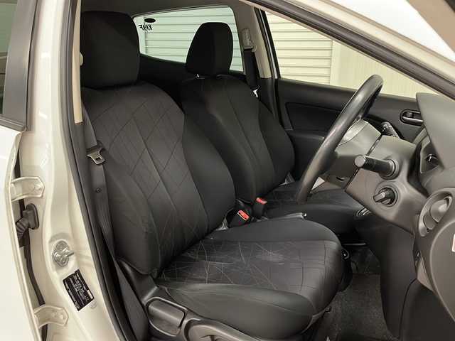 マツダ デミオ 13C－V スマートEDⅡ 熊本県 2013(平25)年 5.1万km クリスタルホワイトパールマイカ 純正ナビ(Bluetooth/CD・DVD/TV/MSV)/純正フロアマット/リモコンキー/AC/ハロゲンヘッドランプ/ダブルエアバッグ/スペアキー/盗難防止装置/取扱説明書/ホイールキャップ