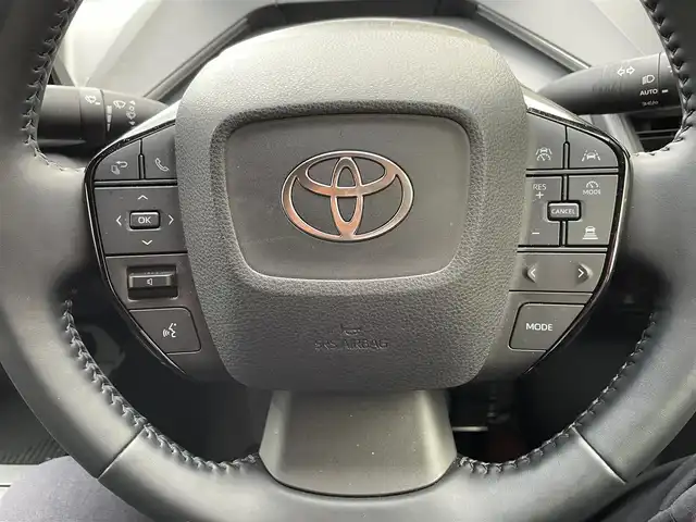 トヨタ プリウス G 神奈川県 2024(令6)年 2.6万km アティチュードブラックマイカ ワンオーナー/純正メモリナビ/地デジTV/パノラマモニター/ビルトインETC2.0/純正USB/Bluetooth/Miracast/前席シートヒーター/トヨタセーフティセンス/レーダークルーズコントロール/PCS/LDA/BSM/PDA/RCTA/PKSB/RSA/コーナーセンサー/純正19インチAW/LEDライト/オートハイビーム/前後ドライブレコーダー/AC100V/プッシュスタート/スマートキー×2/R6/7年ディーラー整備記録/保証書・ユーザーガイド