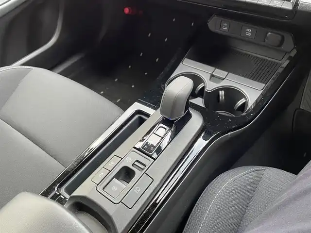 トヨタ プリウス G 神奈川県 2024(令6)年 2.6万km アティチュードブラックマイカ ワンオーナー/純正メモリナビ/地デジTV/パノラマモニター/ビルトインETC2.0/純正USB/Bluetooth/Miracast/前席シートヒーター/トヨタセーフティセンス/レーダークルーズコントロール/PCS/LDA/BSM/PDA/RCTA/PKSB/RSA/コーナーセンサー/純正19インチAW/LEDライト/オートハイビーム/前後ドライブレコーダー/AC100V/プッシュスタート/スマートキー×2/R6/7年ディーラー整備記録/保証書・ユーザーガイド