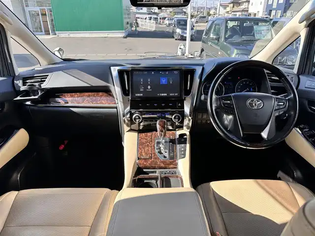 トヨタ アルファードハイブリット G Fパッケージ 宮城県 2018(平30)年 7.2万km ホワイトパールクリスタルシャイン ～メーカーOP～/ツインムーンルーフ/デジタルインナーミラー/インテリジェントクリアランスソナー/3眼LEDヘッドランプセット/・LEDイルミネーション機能付3眼LEDヘッドランプ/・シーケンシャルターンランプ/・アダプティブハイビームシステム/＝＝＝＝＝＝＝＝＝＝＝＝＝＝＝＝＝＝＝＝＝＝＝＝＝/～ディーラーOP～/純正10インチSDナビ/・フルセグ・CD・DVD・SD【録画機能付】・Bluetooth/モデリスタフルエアロ/バックカメラ/ビルドインETC/純正ドアバイザー/純正フロアマット/＝＝＝＝＝＝＝＝＝＝＝＝＝＝＝＝＝＝＝＝＝＝＝＝＝/ワンオーナー/セーフティセンス【予防安全パッケージ】/・プリクラッシュセーフティ/・レーダークルーズコントロール【全車追従機能付】/・オートマチックハイビーム/・レーントレーシングアシスト/・ロードサインアシスト/ベージュ革シート/・エアシート/・パワーシート/・シートヒーター/パワーバックドア/両側電動スライドドア/純正17インチアルミホイール/保証書/取扱説明書/スペアキー/記録簿