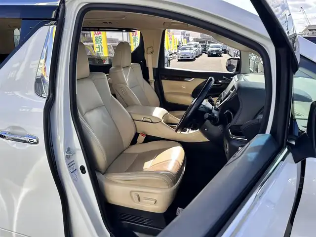 トヨタ アルファードハイブリット G Fパッケージ 宮城県 2018(平30)年 7.2万km ホワイトパールクリスタルシャイン ～メーカーOP～/ツインムーンルーフ/デジタルインナーミラー/インテリジェントクリアランスソナー/3眼LEDヘッドランプセット/・LEDイルミネーション機能付3眼LEDヘッドランプ/・シーケンシャルターンランプ/・アダプティブハイビームシステム/＝＝＝＝＝＝＝＝＝＝＝＝＝＝＝＝＝＝＝＝＝＝＝＝＝/～ディーラーOP～/純正10インチSDナビ/・フルセグ・CD・DVD・SD【録画機能付】・Bluetooth/モデリスタフルエアロ/バックカメラ/ビルドインETC/純正ドアバイザー/純正フロアマット/＝＝＝＝＝＝＝＝＝＝＝＝＝＝＝＝＝＝＝＝＝＝＝＝＝/ワンオーナー/セーフティセンス【予防安全パッケージ】/・プリクラッシュセーフティ/・レーダークルーズコントロール【全車追従機能付】/・オートマチックハイビーム/・レーントレーシングアシスト/・ロードサインアシスト/ベージュ革シート/・エアシート/・パワーシート/・シートヒーター/パワーバックドア/両側電動スライドドア/純正17インチアルミホイール/保証書/取扱説明書/スペアキー/記録簿