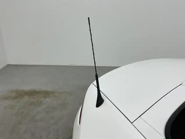 マツダ ロードスター S 岡山県 2024(令6)年 0.9万km スノーフレイクホワイトパールマイカ 純正ディスプレイオーディオ　/ビルトインＥＴＣ　/ＬＥＤヘッドライト　/ドライブレコーダー　前後/Ｂｌｕｅｔｏｏｔｈ　/コーナーセンサー　後/オートハイビーム　/スマートキー　/ミュージックプレイヤー　/純正アルミホイール/禁煙車/純正フロアマット/新車保証書/スペアキー×１