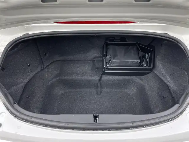 マツダ ロードスター S 岡山県 2024(令6)年 0.9万km スノーフレイクホワイトパールマイカ 純正ディスプレイオーディオ　/ビルトインＥＴＣ　/ＬＥＤヘッドライト　/ドライブレコーダー　前後/Ｂｌｕｅｔｏｏｔｈ　/コーナーセンサー　後/オートハイビーム　/スマートキー　/ミュージックプレイヤー　/純正アルミホイール/禁煙車/純正フロアマット/新車保証書/スペアキー×１