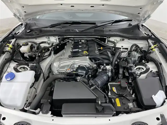 マツダ ロードスター S 岡山県 2024(令6)年 0.9万km スノーフレイクホワイトパールマイカ 純正ディスプレイオーディオ　/ビルトインＥＴＣ　/ＬＥＤヘッドライト　/ドライブレコーダー　前後/Ｂｌｕｅｔｏｏｔｈ　/コーナーセンサー　後/オートハイビーム　/スマートキー　/ミュージックプレイヤー　/純正アルミホイール/禁煙車/純正フロアマット/新車保証書/スペアキー×１