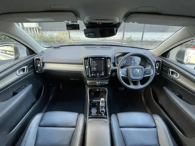 ボルボ ＸＣ４０ T4 AWD インスクリプション 静岡県 2020(令2)年 4.9万km ぺブルグレー 黒革/前席シートヒーター/ステアリングヒーター/メモリー付きパワーシート/harman/kardonプレミアムサウンド/ワイヤレス充電/純正ナビ/(Bluetooth/AppleCarPlay/USB/iPod/フルセグ)/電動リアゲート/BLIS/ACC/LKA/AFS/自動駐車システム/クリスタルシフトノブ/ボディーカラーペブルグレーメタリック（Inscription専用色)/360°カメラ/ETC/ドライブレコーダー/保証書/取扱説明書