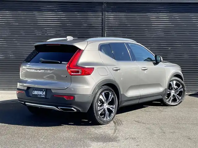 ボルボ ＸＣ４０ T4 AWD インスクリプション 静岡県 2020(令2)年 4.9万km ぺブルグレー 黒革/前席シートヒーター/ステアリングヒーター/メモリー付きパワーシート/harman/kardonプレミアムサウンド/ワイヤレス充電/純正ナビ/(Bluetooth/AppleCarPlay/USB/iPod/フルセグ)/電動リアゲート/BLIS/ACC/LKA/AFS/自動駐車システム/クリスタルシフトノブ/ボディーカラーペブルグレーメタリック（Inscription専用色)/360°カメラ/ETC/ドライブレコーダー/保証書/取扱説明書