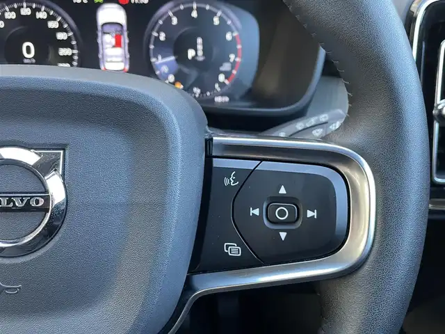 ボルボ ＸＣ４０ T4 AWD インスクリプション 静岡県 2020(令2)年 4.9万km ぺブルグレー 黒革/前席シートヒーター/ステアリングヒーター/メモリー付きパワーシート/harman/kardonプレミアムサウンド/ワイヤレス充電/純正ナビ/(Bluetooth/AppleCarPlay/USB/iPod/フルセグ)/電動リアゲート/BLIS/ACC/LKA/AFS/自動駐車システム/クリスタルシフトノブ/ボディーカラーペブルグレーメタリック（Inscription専用色)/360°カメラ/ETC/ドライブレコーダー/保証書/取扱説明書