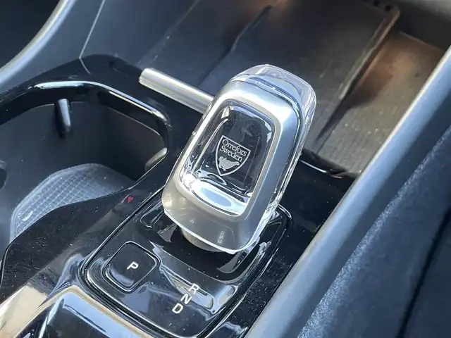 ボルボ ＸＣ４０ T4 AWD インスクリプション 静岡県 2020(令2)年 4.9万km ぺブルグレー 黒革/前席シートヒーター/ステアリングヒーター/メモリー付きパワーシート/harman/kardonプレミアムサウンド/ワイヤレス充電/純正ナビ/(Bluetooth/AppleCarPlay/USB/iPod/フルセグ)/電動リアゲート/BLIS/ACC/LKA/AFS/自動駐車システム/クリスタルシフトノブ/ボディーカラーペブルグレーメタリック（Inscription専用色)/360°カメラ/ETC/ドライブレコーダー/保証書/取扱説明書