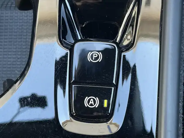 ボルボ ＸＣ４０ T4 AWD インスクリプション 静岡県 2020(令2)年 4.9万km ぺブルグレー 黒革/前席シートヒーター/ステアリングヒーター/メモリー付きパワーシート/harman/kardonプレミアムサウンド/ワイヤレス充電/純正ナビ/(Bluetooth/AppleCarPlay/USB/iPod/フルセグ)/電動リアゲート/BLIS/ACC/LKA/AFS/自動駐車システム/クリスタルシフトノブ/ボディーカラーペブルグレーメタリック（Inscription専用色)/360°カメラ/ETC/ドライブレコーダー/保証書/取扱説明書