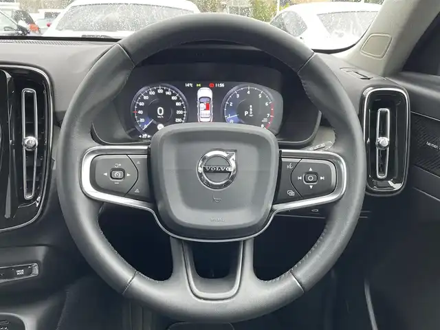ボルボ ＸＣ４０ T4 AWD インスクリプション 静岡県 2020(令2)年 4.9万km ぺブルグレー 黒革/前席シートヒーター/ステアリングヒーター/メモリー付きパワーシート/harman/kardonプレミアムサウンド/ワイヤレス充電/純正ナビ/(Bluetooth/AppleCarPlay/USB/iPod/フルセグ)/電動リアゲート/BLIS/ACC/LKA/AFS/自動駐車システム/クリスタルシフトノブ/ボディーカラーペブルグレーメタリック（Inscription専用色)/360°カメラ/ETC/ドライブレコーダー/保証書/取扱説明書