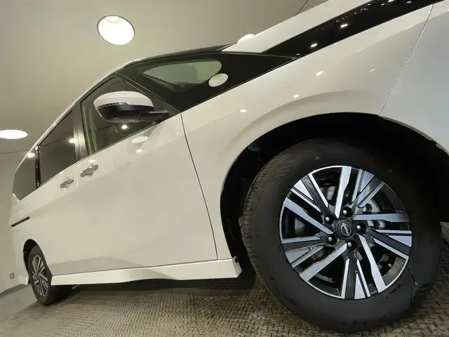 日産 セレナ e－パワー ハイウェイスター V 愛知県 2025(令7)年 0.1千km プリズムホワイト 登録済未使用車/純正１２．３インチディスプレイ/プロパイロット/アラウンドビューモニター/両側パワースライドドア/ハンズフリーオートスライドドア/電動パーキングブレーキ/ブレーキホールド/衝突軽減ブレーキ/ブラインドスポットモニター/車線逸脱警報/クリアランスソナー/先行車発進告知/ワイヤレス充電/デジタルインナーミラー/前後ドライブレコーダー/ビルトインＥＴＣ２．０/USB＆HDMI入力端子/ＬＥＤヘッドライト/オートハイビーム/ISOFIX/純正16インチアルミホイール