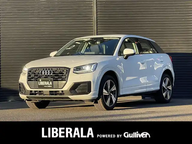 アウディ Ｑ２ ハッシュタグ ブラックスタイリング 山梨県 2019(令1)年 3.2万km グレイシアホワイトメタリック ３７５台限定　/ブラックＳＰＫＧ　/ＯＰ１８ＡＷ　/３０ＴＦＳＩＳＰベース　/バーチャルＣＰ　/ＭＭＩ　/メモリナビ　/カープレイ　/アシスタンスＰ　/ＡＣＣ　/ＢＳＡ　/ＬＫＡ　/フルセグ　/ＢＴ　/Ｂカメラ　/コーナーＳ