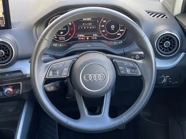 アウディ Ｑ２ ハッシュタグ ブラックスタイリング 山梨県 2019(令1)年 3.2万km グレイシアホワイトメタリック ３７５台限定　/ブラックＳＰＫＧ　/ＯＰ１８ＡＷ　/３０ＴＦＳＩＳＰベース　/バーチャルＣＰ　/ＭＭＩ　/メモリナビ　/カープレイ　/アシスタンスＰ　/ＡＣＣ　/ＢＳＡ　/ＬＫＡ　/フルセグ　/ＢＴ　/Ｂカメラ　/コーナーＳ