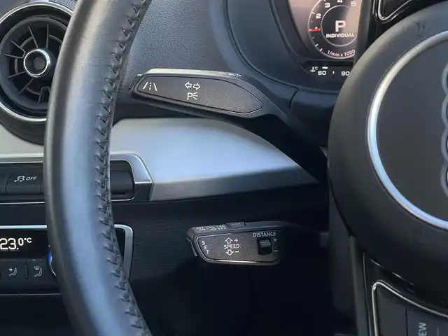 アウディ Ｑ２ ハッシュタグ ブラックスタイリング 山梨県 2019(令1)年 3.2万km グレイシアホワイトメタリック ３７５台限定　/ブラックＳＰＫＧ　/ＯＰ１８ＡＷ　/３０ＴＦＳＩＳＰベース　/バーチャルＣＰ　/ＭＭＩ　/メモリナビ　/カープレイ　/アシスタンスＰ　/ＡＣＣ　/ＢＳＡ　/ＬＫＡ　/フルセグ　/ＢＴ　/Ｂカメラ　/コーナーＳ