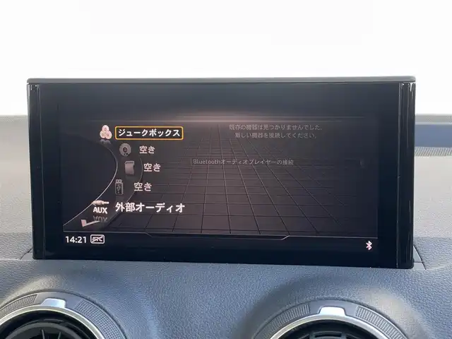 アウディ Ｑ２ ハッシュタグ ブラックスタイリング 山梨県 2019(令1)年 3.2万km グレイシアホワイトメタリック ３７５台限定　/ブラックＳＰＫＧ　/ＯＰ１８ＡＷ　/３０ＴＦＳＩＳＰベース　/バーチャルＣＰ　/ＭＭＩ　/メモリナビ　/カープレイ　/アシスタンスＰ　/ＡＣＣ　/ＢＳＡ　/ＬＫＡ　/フルセグ　/ＢＴ　/Ｂカメラ　/コーナーＳ