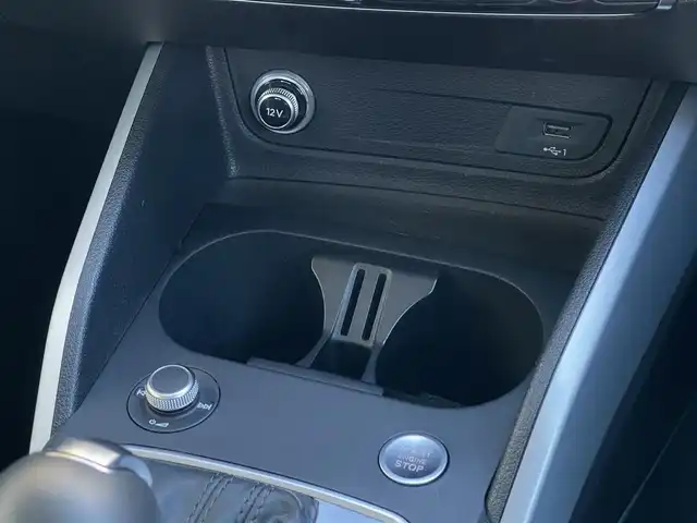 アウディ Ｑ２ ハッシュタグ ブラックスタイリング 山梨県 2019(令1)年 3.2万km グレイシアホワイトメタリック ３７５台限定　/ブラックＳＰＫＧ　/ＯＰ１８ＡＷ　/３０ＴＦＳＩＳＰベース　/バーチャルＣＰ　/ＭＭＩ　/メモリナビ　/カープレイ　/アシスタンスＰ　/ＡＣＣ　/ＢＳＡ　/ＬＫＡ　/フルセグ　/ＢＴ　/Ｂカメラ　/コーナーＳ