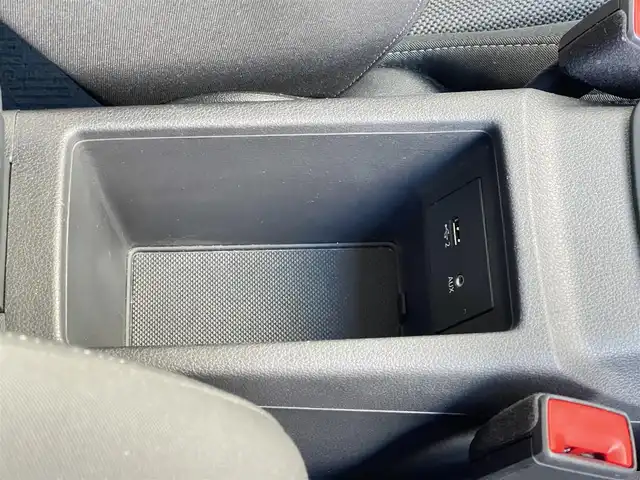 アウディ Ｑ２ ハッシュタグ ブラックスタイリング 山梨県 2019(令1)年 3.2万km グレイシアホワイトメタリック ３７５台限定　/ブラックＳＰＫＧ　/ＯＰ１８ＡＷ　/３０ＴＦＳＩＳＰベース　/バーチャルＣＰ　/ＭＭＩ　/メモリナビ　/カープレイ　/アシスタンスＰ　/ＡＣＣ　/ＢＳＡ　/ＬＫＡ　/フルセグ　/ＢＴ　/Ｂカメラ　/コーナーＳ