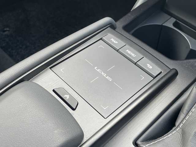 レクサス ＥＳ 300h 栃木県 2020(令2)年 4.1万km プラチナムシルバーメタリック レクサスセーフティシステム/・プリクラッシュセーフティ/・レーントレーシングアシスト/・オートマチックハイビーム/・レーダークルーズコントロール/・パーキングサポートブレーキ/・ブラインドスポットモニター/・クリアランスソナー/・ロードサインアシスト/・リアクロストラフィックアラート/サンルーフ/純正12.3インチセンターナビ/・フルセグTV/・CD/DVD/BT/・SD/USB/AM.FM/バックカメラ/ドライブレコーダー/ビルトイン2.0ETC/レザーシート/D/N席シートヒーター/D/N席エアーシート/D/N席パワーシート（D席メモリ付）/パワーバックドア/革巻きステアリング/パドルシフト/ステアリングヒーター/ステアリングスイッチ/リアサンシェード/電動パーキングブレーキ/オートホールド/LEDヘッドライト/フォグランプ/オートライト/スマートキー×２/カードキー/プッシュスタート/純正17インチAW/純正フロアマット/横滑り防止システム/電動格納ウィンカーミラー
